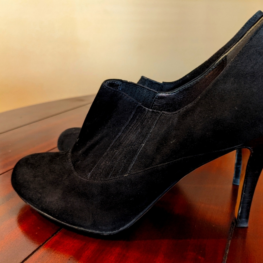 Cole Haan, Women's Black Suede Heel, Size 8.5